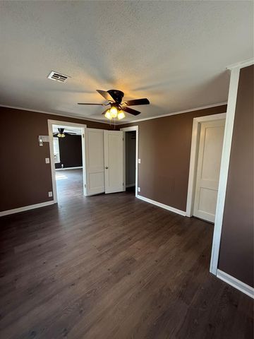 2014 E Chestnut Avenue, Enid, OK 73701