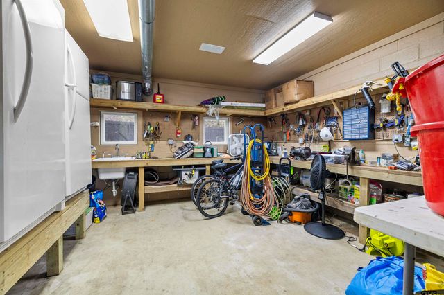 742 Private Road 7219, Jefferson, TX 75657
