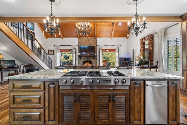 742 Private Road 7219, Jefferson, TX 75657
