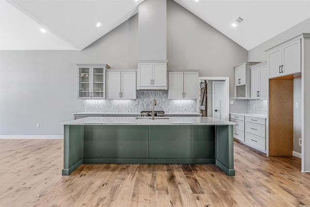 7 West Lake Lane, Little Rock, AR 72210