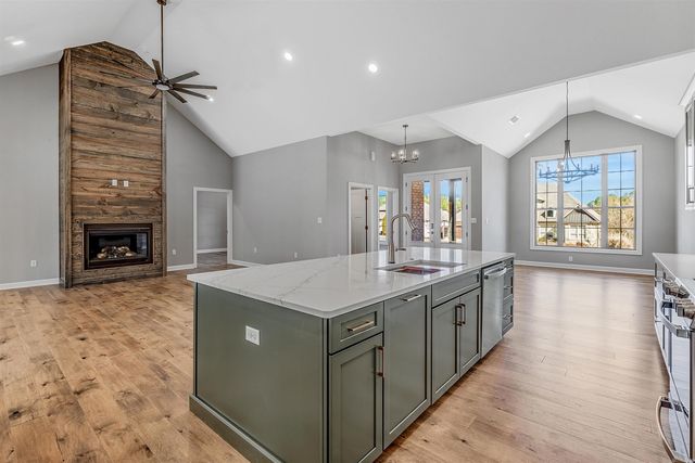 7 West Lake Lane, Little Rock, AR 72210