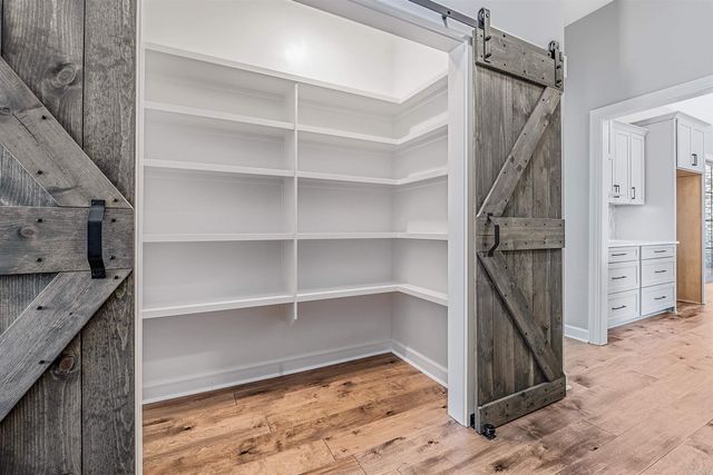 7 West Lake Lane, Little Rock, AR 72210