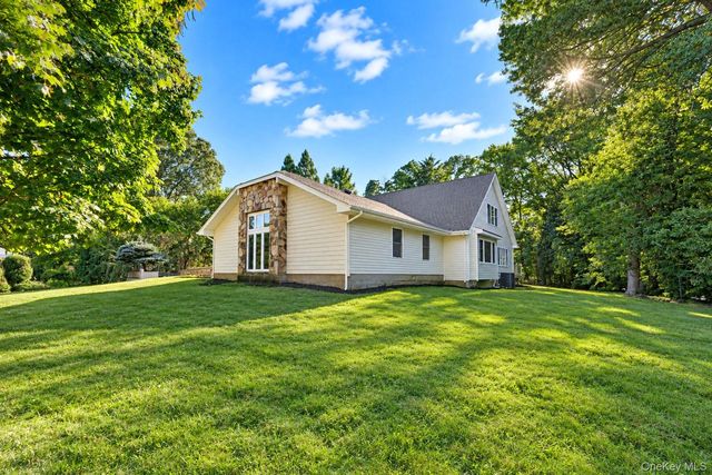 6 Cedarfield Terrace, Saint James, NY 11780