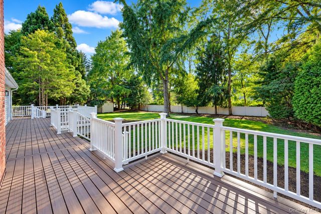 6 Cedarfield Terrace, Saint James, NY 11780