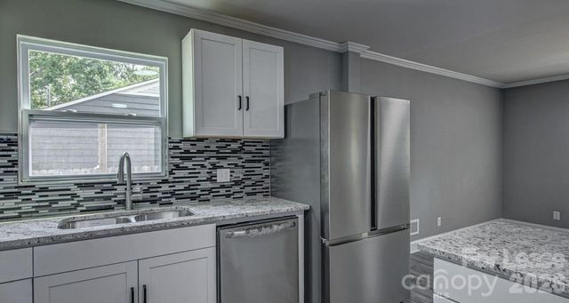 910 E 6th Avenue, Gastonia, NC 28054