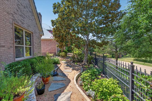 6900 Baltusrol Road, Fort Worth, TX 76132