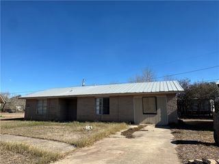 213 Canyonview, George West, TX 78022