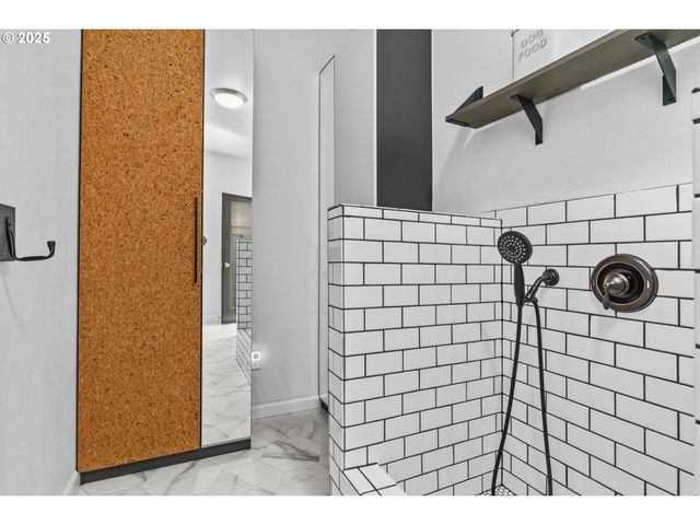 2187 E MADISON Ave, Cottage Grove, OR 97424