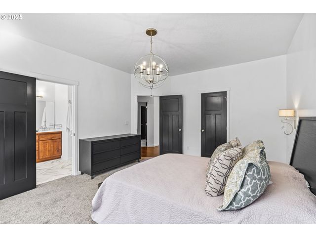 2187 E MADISON Ave, Cottage Grove, OR 97424