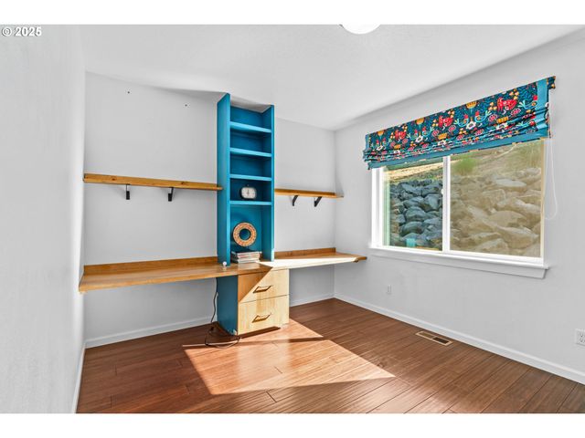 2187 E MADISON Ave, Cottage Grove, OR 97424