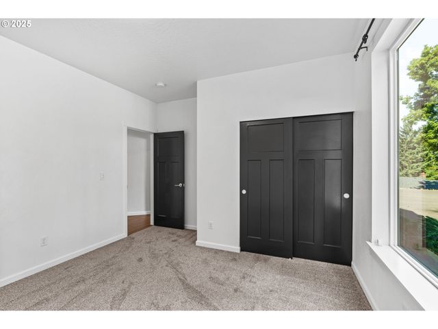 2187 E MADISON Ave, Cottage Grove, OR 97424