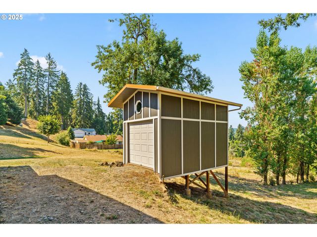 2187 E MADISON Ave, Cottage Grove, OR 97424