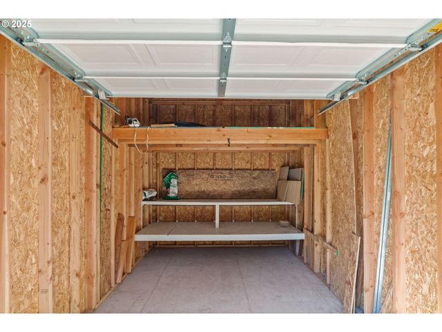 2187 E MADISON Ave, Cottage Grove, OR 97424