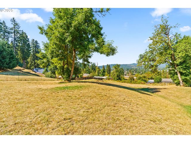 2187 E MADISON Ave, Cottage Grove, OR 97424