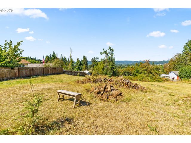 2187 E MADISON Ave, Cottage Grove, OR 97424