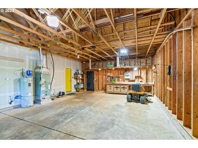 2187 E MADISON Ave, Cottage Grove, OR 97424