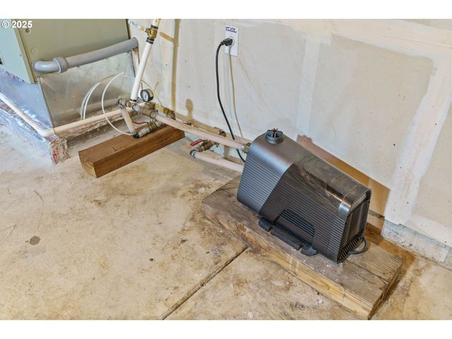 2187 E MADISON Ave, Cottage Grove, OR 97424