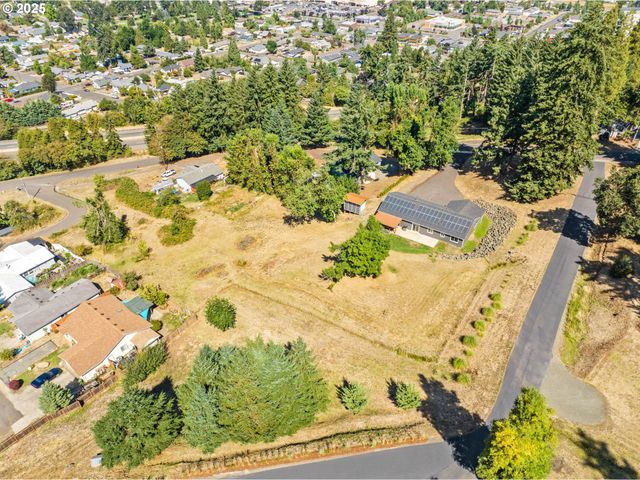 2187 E MADISON Ave, Cottage Grove, OR 97424