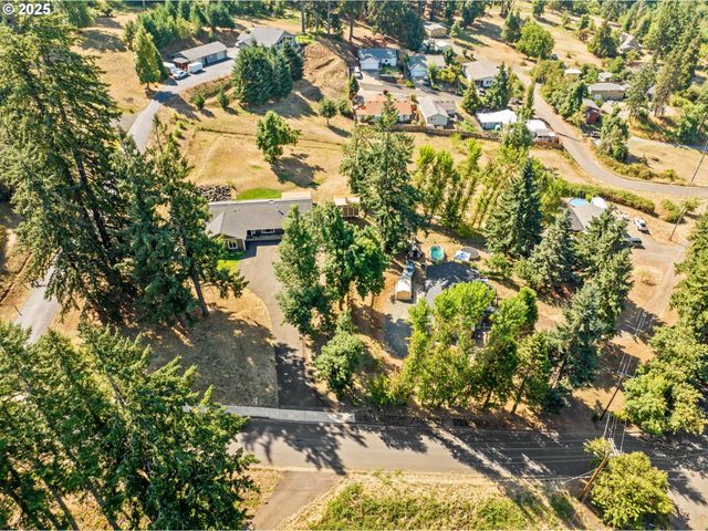 2187 E MADISON Ave, Cottage Grove, OR 97424