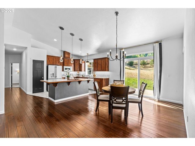 2187 E MADISON Ave, Cottage Grove, OR 97424