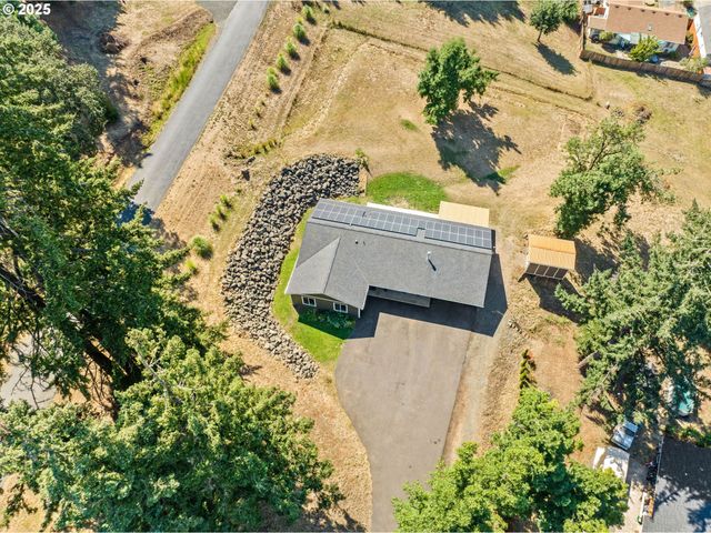 2187 E MADISON Ave, Cottage Grove, OR 97424