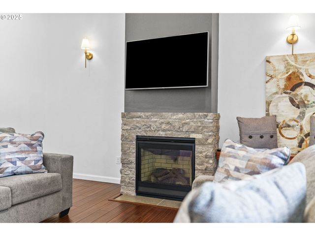 2187 E MADISON Ave, Cottage Grove, OR 97424