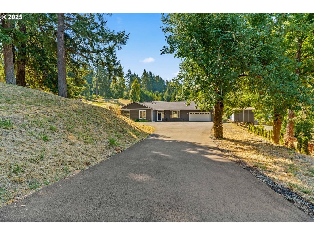 2187 E MADISON Ave, Cottage Grove, OR 97424