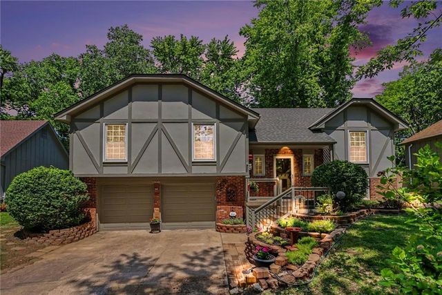 1930 E Sunvale Drive, Olathe, KS 66062