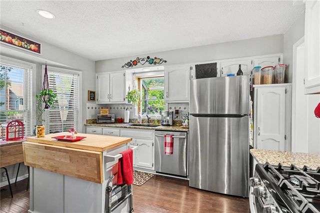 1930 E Sunvale Drive, Olathe, KS 66062