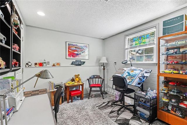 1930 E Sunvale Drive, Olathe, KS 66062