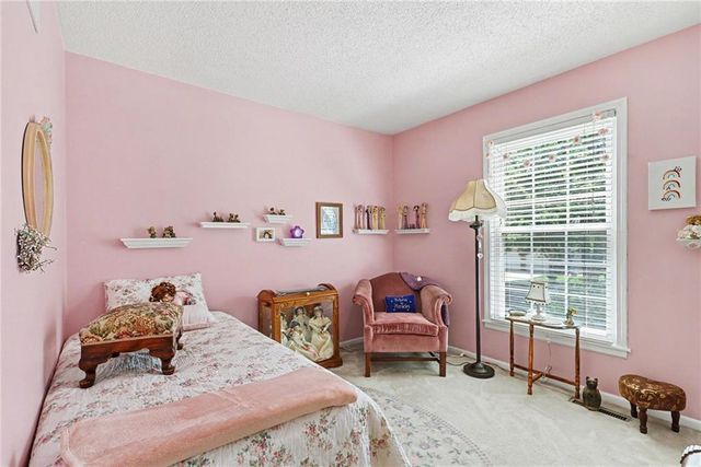 1930 E Sunvale Drive, Olathe, KS 66062