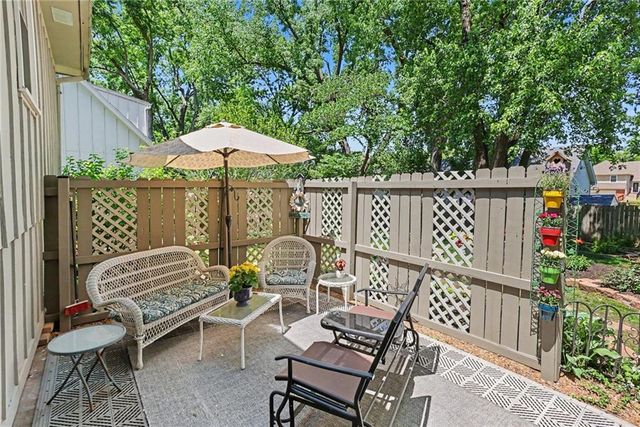 1930 E Sunvale Drive, Olathe, KS 66062