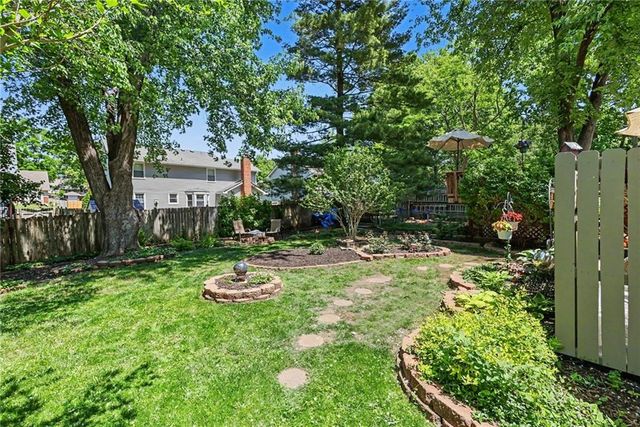 1930 E Sunvale Drive, Olathe, KS 66062