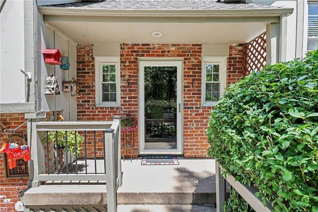 1930 E Sunvale Drive, Olathe, KS 66062