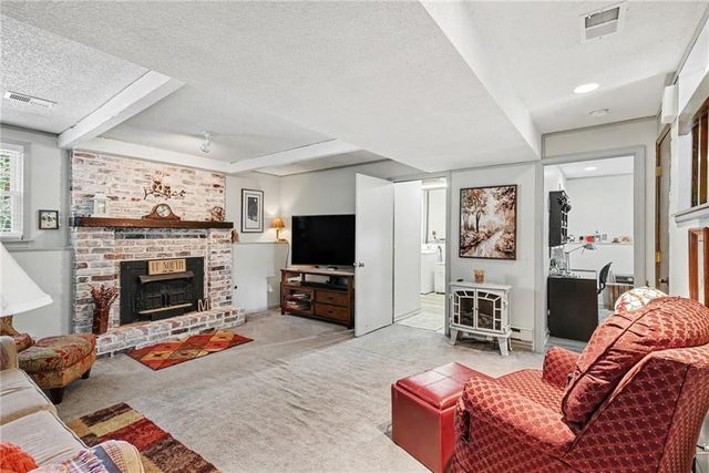 1930 E Sunvale Drive, Olathe, KS 66062