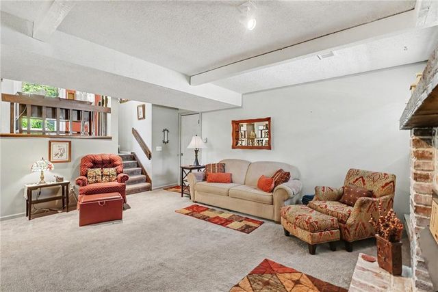 1930 E Sunvale Drive, Olathe, KS 66062