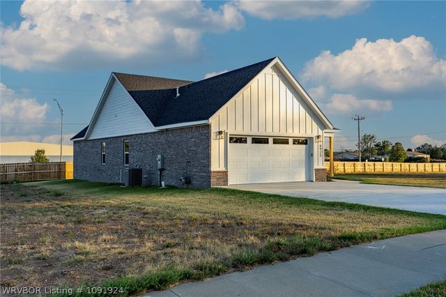 6925 Spruce Street, Fort Smith, AR 72916