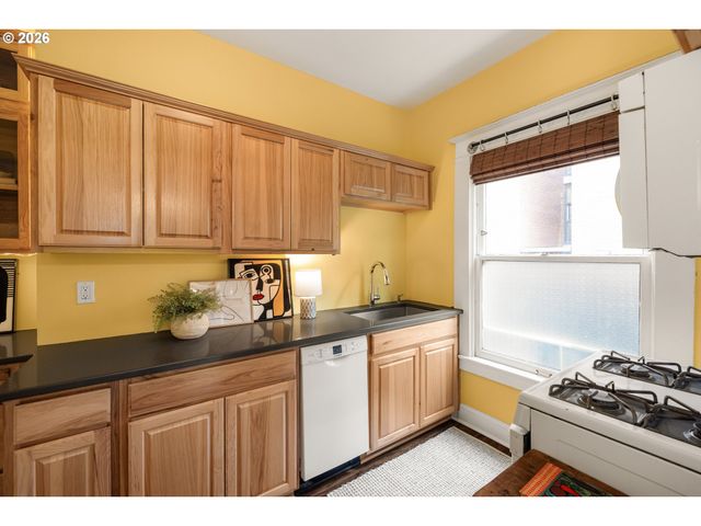 2046 Nw FLANDERS St 3, Portland, OR 97209