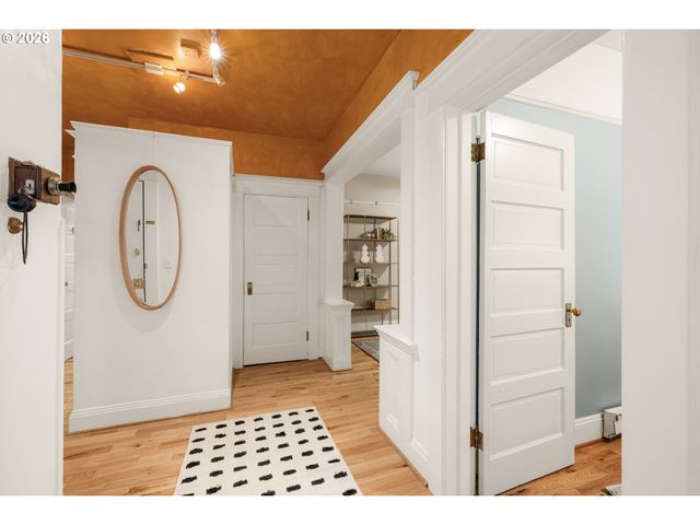 2046 Nw FLANDERS St 3, Portland, OR 97209