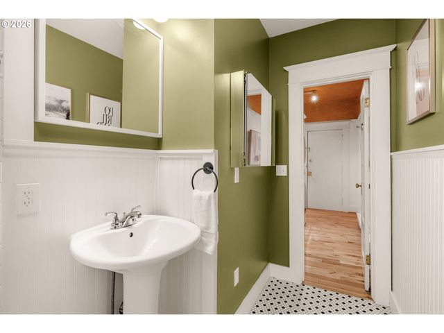 2046 Nw FLANDERS St 3, Portland, OR 97209