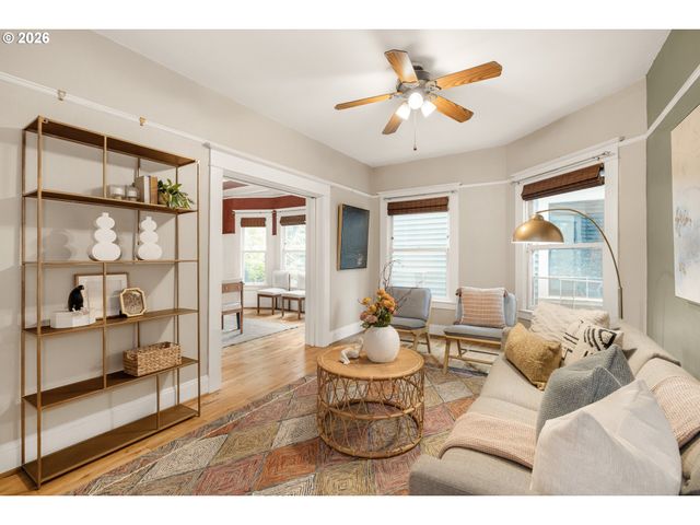 2046 Nw FLANDERS St 3, Portland, OR 97209