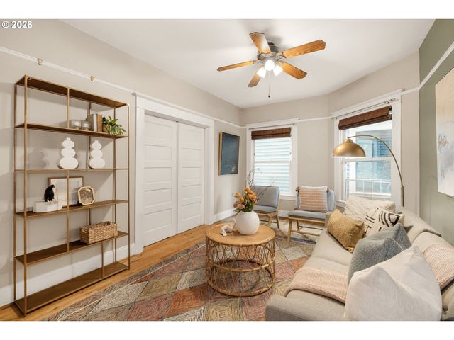 2046 Nw FLANDERS St 3, Portland, OR 97209