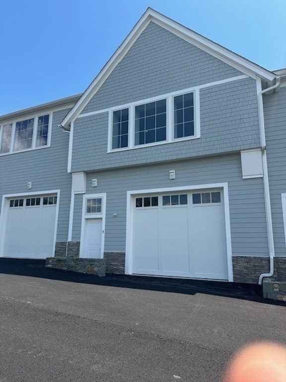 55 John Clarke Road 8, Middletown, RI 02842