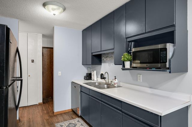 4101 Parklawn Avenue 316, Edina, MN 55435