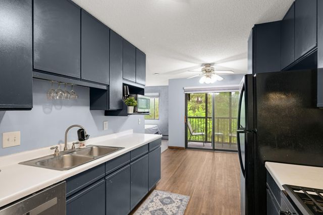 4101 Parklawn Avenue 316, Edina, MN 55435