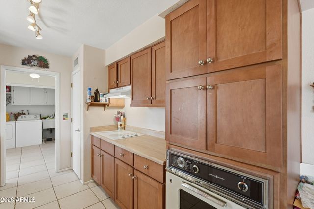 8235 E KILAREA Avenue, Mesa, AZ 85209