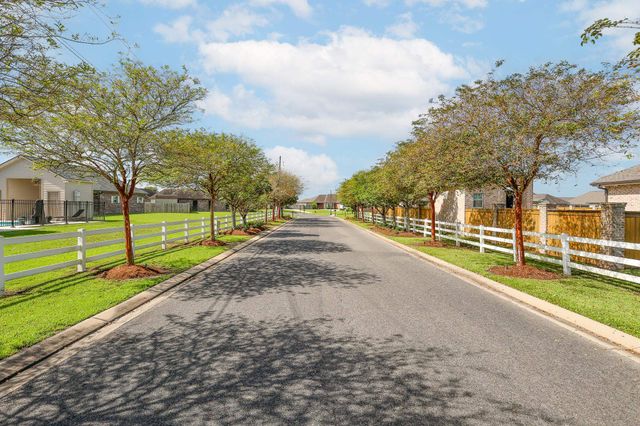 122 Dicharry Ct, Thibodaux, LA 70301