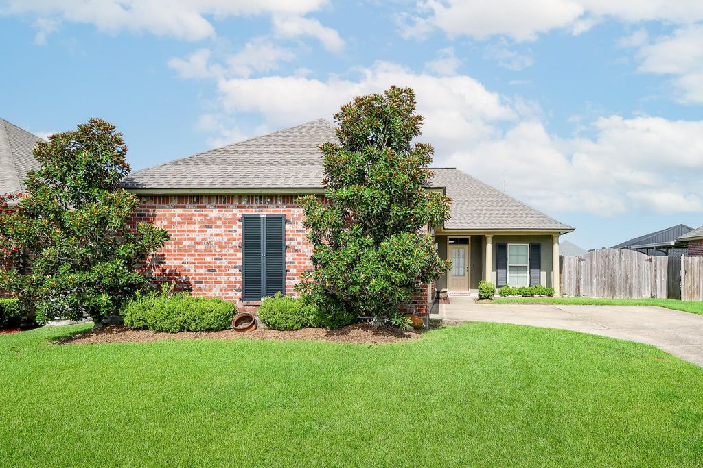 122 Dicharry Ct, Thibodaux, LA 70301