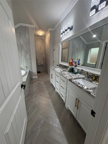 4005 Gallivant Drive, Granbury, TX 76049