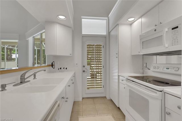 4872 Boulevard CT, Naples, FL 34103